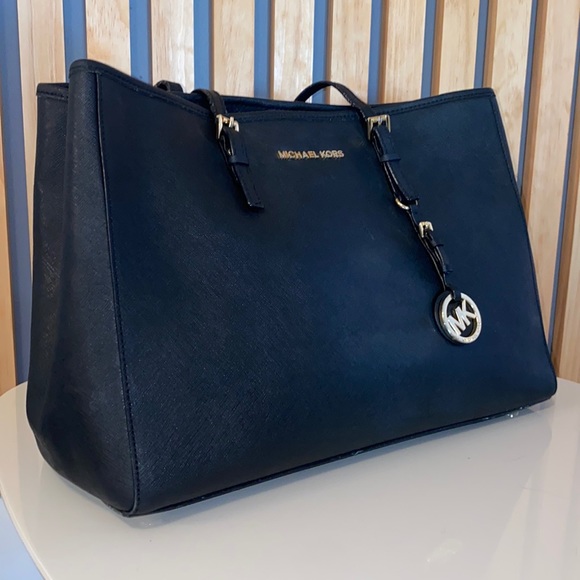 Michael Kors Jet Set black saffiano leather tote - Picture 1 of 6